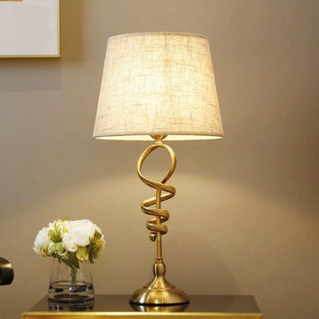 Lampe de table moderne au corps sublime en fer