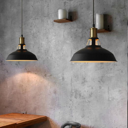 Lampe suspendue industrielle colorée au style rétro