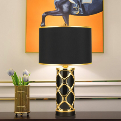 Grande lampe de table noire et dorée #1