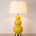 Lampe de table au corps de couleur jaune
