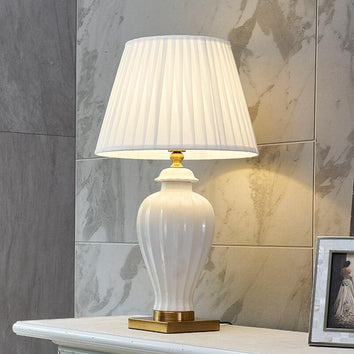 Lampe de table Nerado simple tout en blanc