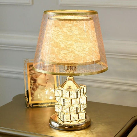 Lampe de table en cristal design sophistiquée