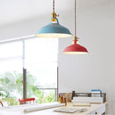 Lampe suspendue industrielle colorée au style rétro