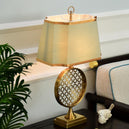 Lampe de table corps en fer avec un abat-jour chic
